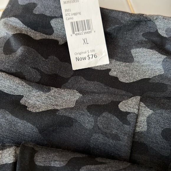 NWT | Cabi 3931 ATC Camo Leggings - Picture 6 of 10